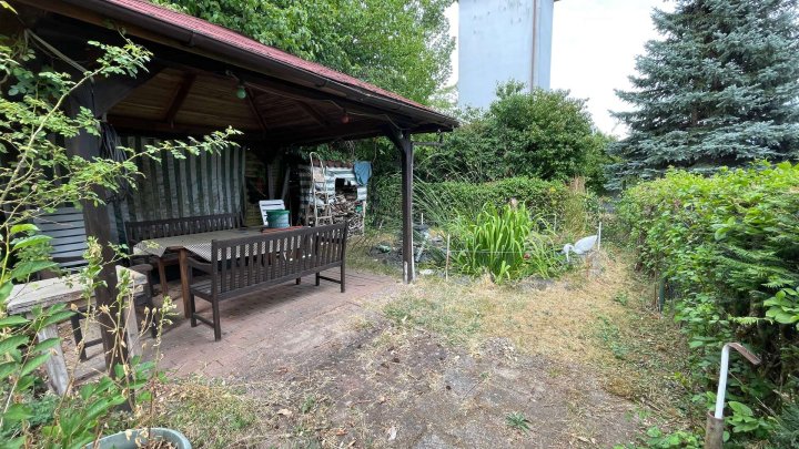Gepflegte Doppelhaushälfte mit großzügigem Grundstück, Fernblick und viel Raum für Lebensqualität.