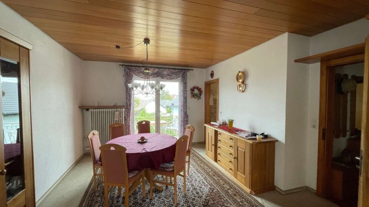 Gepflegte Doppelhaushälfte mit großzügigem Grundstück, Fernblick und viel Raum für Lebensqualität.