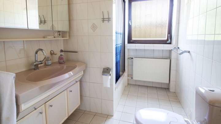 Familienglück auf einer Ebene | Freistehender Bungalow mit großem Garten