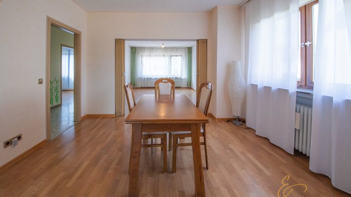 Familienglück auf einer Ebene | Freistehender Bungalow mit großem Garten