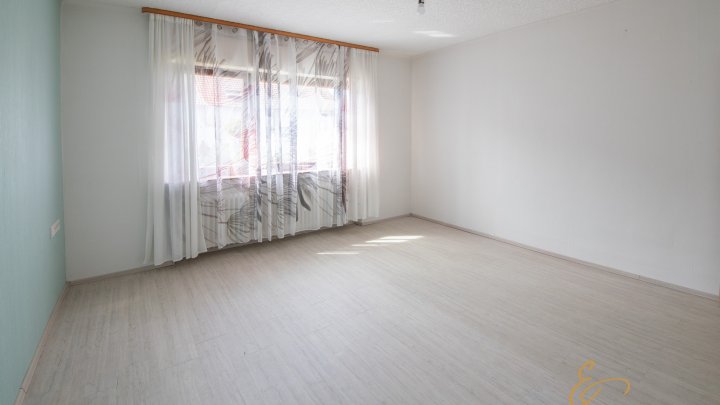 Familienglück auf einer Ebene | Freistehender Bungalow mit großem Garten