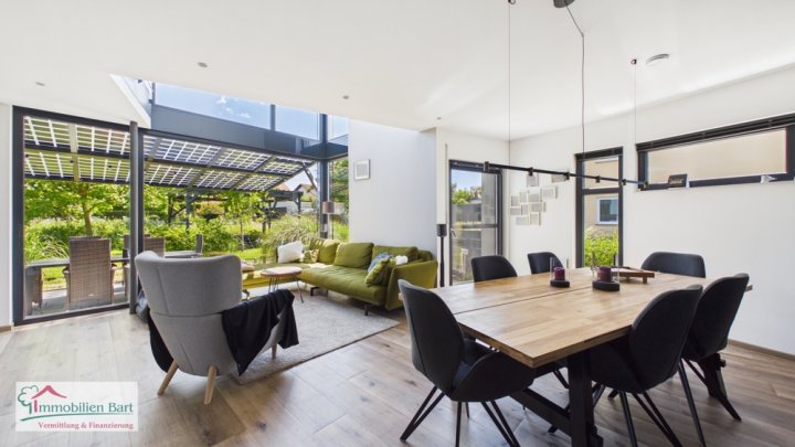 GRENZE LUXEMBURG: MODERNES WOHNHAUS MIT TOLLEM GARTENGRUNDSTÜCK / DOPPELGARAGE UND CARPORT