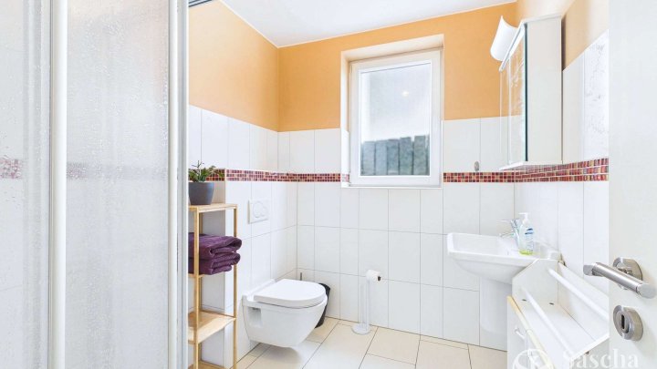 Bezugsfrei ab August - Hochwertiges Familiendomizil mit Kamin, Garten und moderner Energietechnik