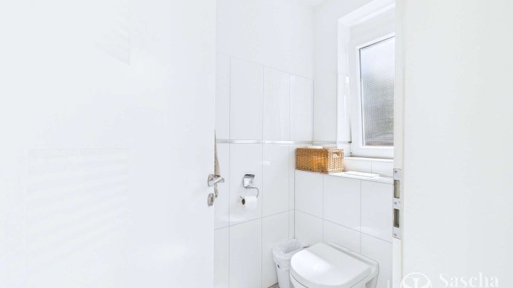 Bezugsfrei ab August - Hochwertiges Familiendomizil mit Kamin, Garten und moderner Energietechnik