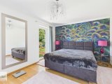 OG - Schlafzimmer mit Zugang zu Ankleide und Balkon
