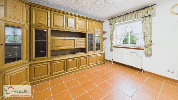 GEMEINDE LOSHEIM: GROßZÜGIGES GENERATIONSHAUS IN TOP LAGE