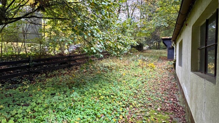 2-3 Familienhaus mit Einfahrt und Garagen in guter Lage von Fechingen