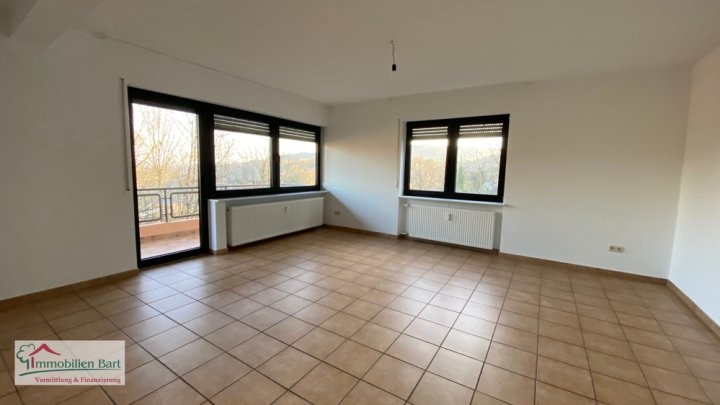MERZIG-MECHERN: 102 m² WOHNUNG MIT 2 SCHLAFZIMMERN / BALKON UND WEITBLICK / GARAGE