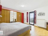 Schlafzimmer mit angrenzendem Bad EG