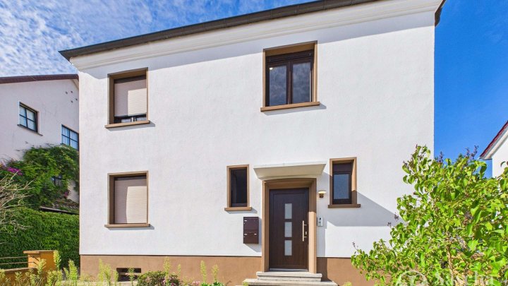 Bezugsfrei - Sanierte 2-Zimmer-Wohnung im ruhigen Zweifamilienhaus in St. Ingbert-Mitte