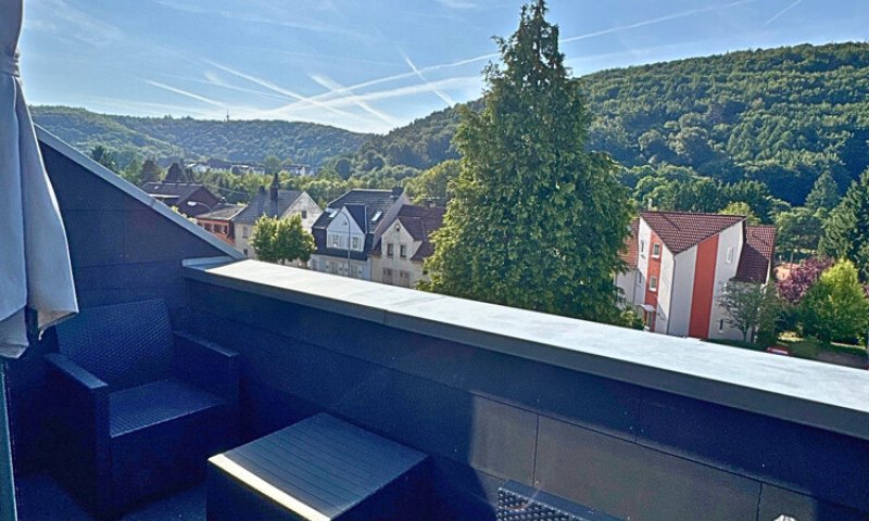 Uni-Nähe: Schöne 3 1/2 ZKB-Wohnung mit Kamin & Loggia, zentral in Saarbrücken-Scheidt