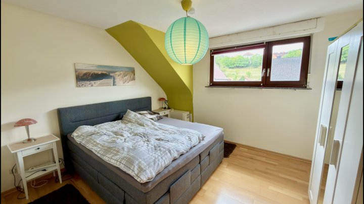 FREIRAUM — Zweifamilienhaus mit zwei Einheiten und großem Garten in Beckingen