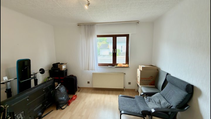 FREIRAUM — Zweifamilienhaus mit zwei Einheiten und großem Garten in Beckingen