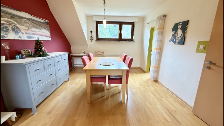 FREIRAUM — Zweifamilienhaus mit zwei Einheiten und großem Garten in Beckingen
