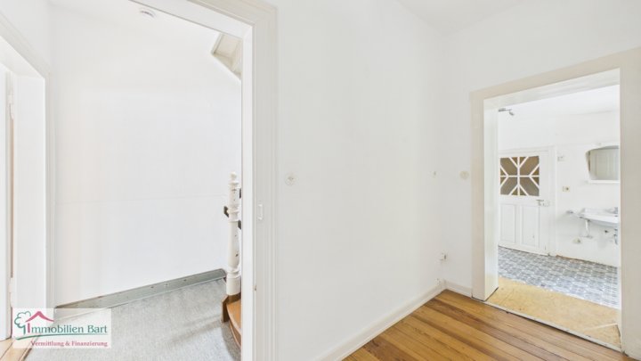 GELEGENHEIT! WOHNUNG ZUR SELBSTNUTZUNG + ATTRAKTIVE MIETEINNAHMEN AUS GEWERBEVERMIETUNG