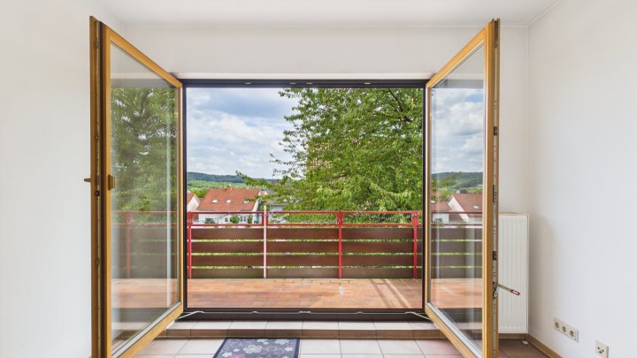 Großzügige Eigentumswohnung mit Balkon, Gartenmitbenutzung und zwei Stellplätzen in Püttlingen