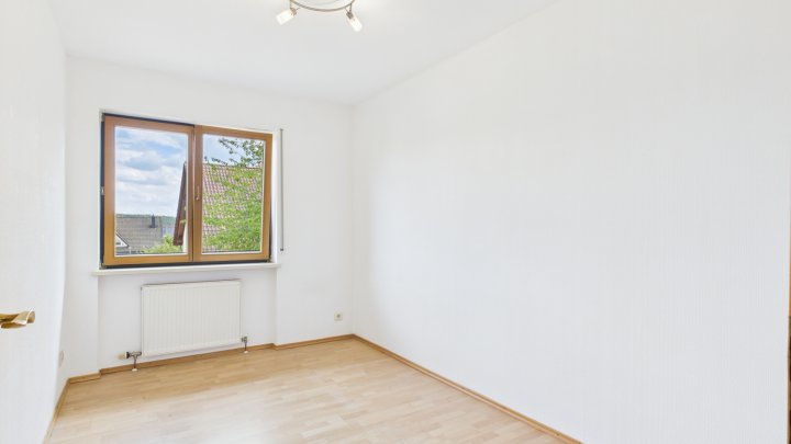 Großzügige Eigentumswohnung mit Balkon, Gartenmitbenutzung und zwei Stellplätzen in Püttlingen