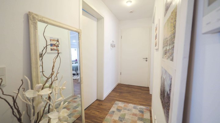 IM STADTZENTRUM - 2-ZKB Wohnung im 1.OG mit Balkon/Fahrstuhl/Einbauküche in ZW