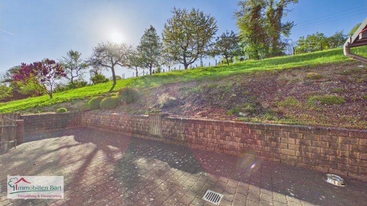 MERZIG: HAUS MIT EIN BIS ZWEI WOHNUNGEN / IDYLLISCH AM BACHLAUF / MIT CA. 33 AR GRUNDSTÜCK