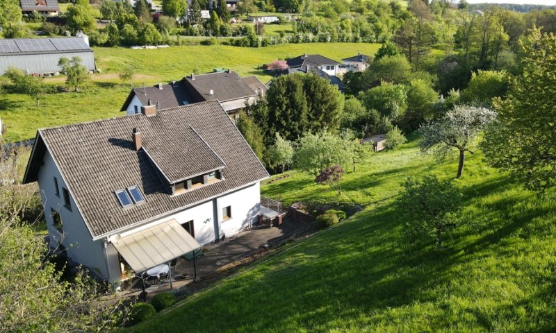 MERZIG: HAUS MIT EIN BIS ZWEI WOHNUNGEN / IDYLLISCH AM BACHLAUF / MIT CA. 33 AR GRUNDSTÜCK