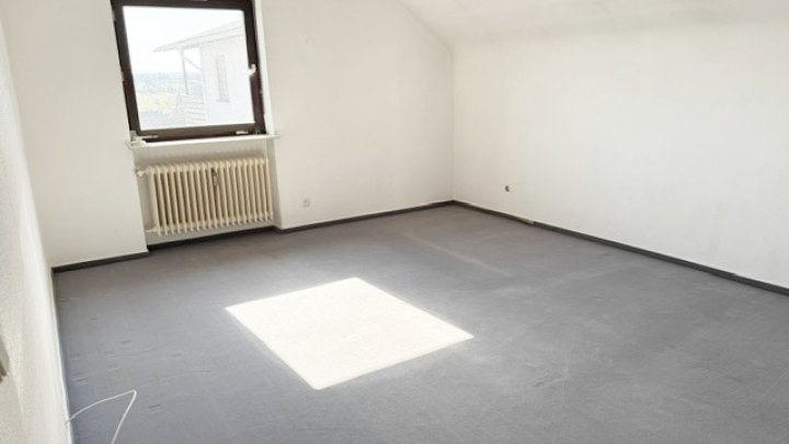 Freist. 1-2 FH mit Garten + Garage im idyllischen Mbt.