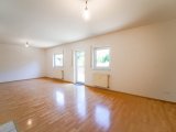 OG Wohn- und Esszimmer mit offener Küche und Zugang zu Terrasse und Garten 2