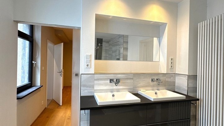 Hochwertig sanierte Maisonette-Wohnung auf dem St. Johanner Markt