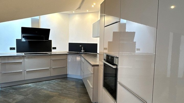 Hochwertig sanierte Maisonette-Wohnung auf dem St. Johanner Markt
