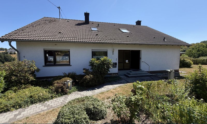 Viel Platz für Ihre Pläne: Mehrfamilienhaus mit 5 Wohneinheiten & Ausbaupotenzial in ruhiger Lage von Berglicht