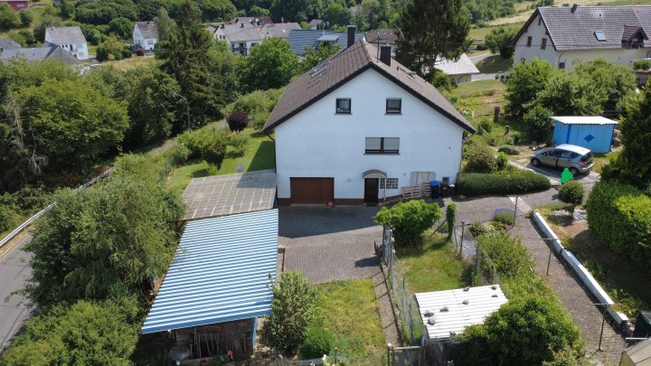 Viel Platz für Ihre Pläne: Mehrfamilienhaus mit 5 Wohneinheiten & Ausbaupotenzial in ruhiger Lage von Berglicht