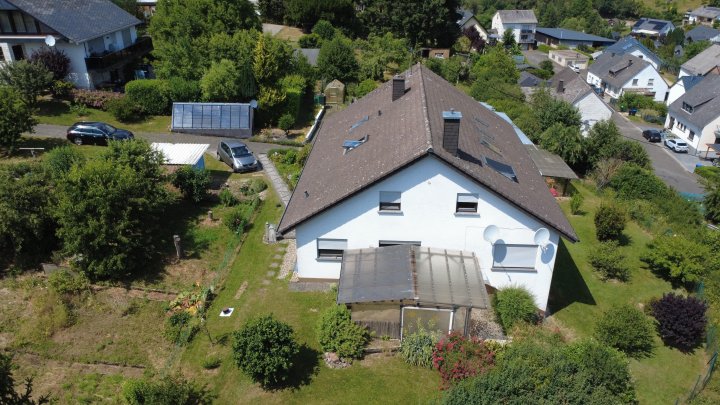 Viel Platz für Ihre Pläne: Mehrfamilienhaus mit 5 Wohneinheiten & Ausbaupotenzial in ruhiger Lage von Berglicht