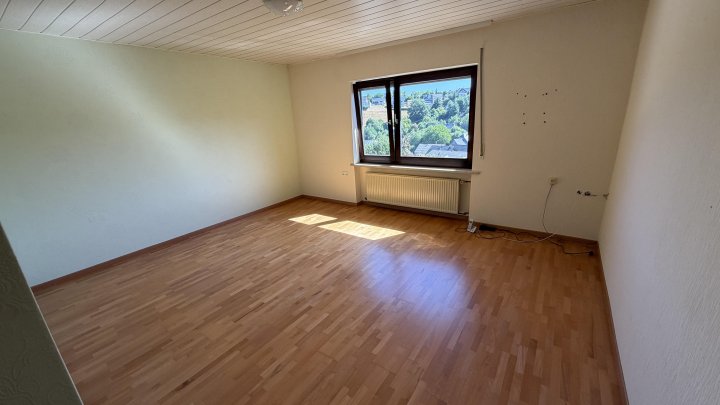 Viel Platz für Ihre Pläne: Mehrfamilienhaus mit 5 Wohneinheiten & Ausbaupotenzial in ruhiger Lage von Berglicht