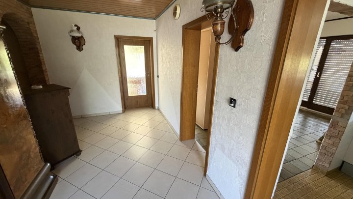 Viel Platz für Ihre Pläne: Mehrfamilienhaus mit 5 Wohneinheiten & Ausbaupotenzial in ruhiger Lage von Berglicht