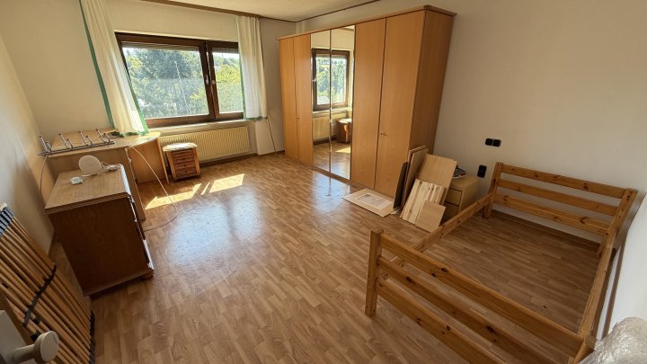 Viel Platz für Ihre Pläne: Mehrfamilienhaus mit 5 Wohneinheiten & Ausbaupotenzial in ruhiger Lage von Berglicht