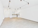 Wohn- und Esszimmer mit offener Küche