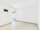 Schlafzimmer mit Ausgang auf Loggia