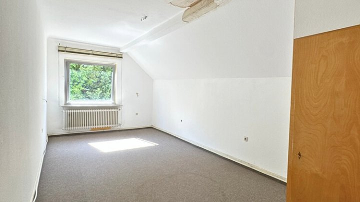 Freistehendes Einfamilienhaus in Top-Lage Kieselhumes/Kaninchenberg