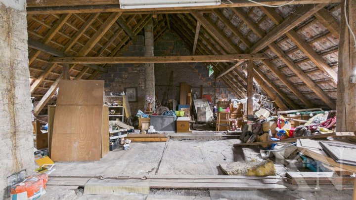 Seltene Gelegenheit: Entkerntes Wohn- & Geschäftshaus mit viel Entwicklungspotenzial