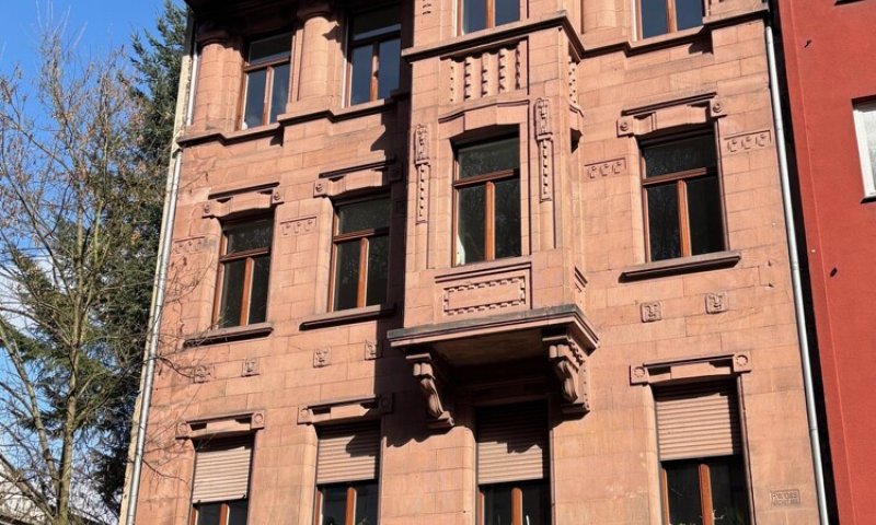 Gepflegte 4-ZKB Altbauwohnung mit Balkon im Regierungsviertel