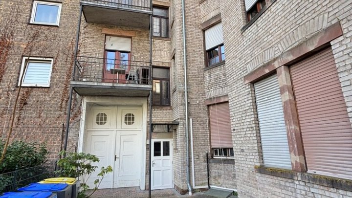 Gepflegte 4-ZKB Altbauwohnung mit Balkon im Regierungsviertel