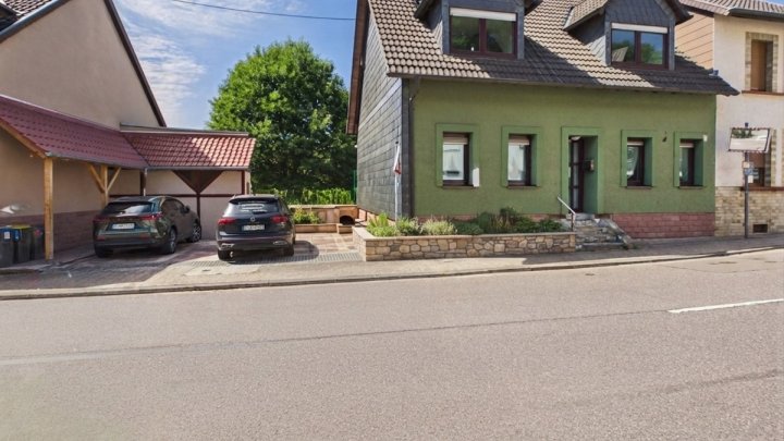 Zweifamilienhaus als Doppelhaushälfte in Saarbrücken-Güdingen  zu verkaufen.