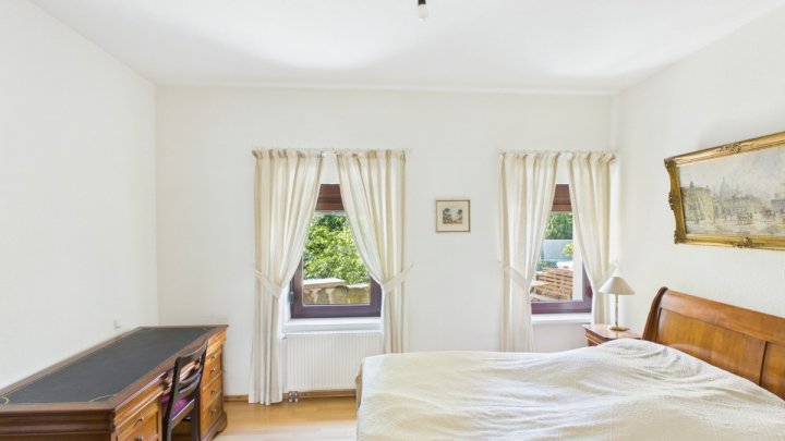 Zweifamilienhaus als Doppelhaushälfte in Saarbrücken-Güdingen  zu verkaufen.