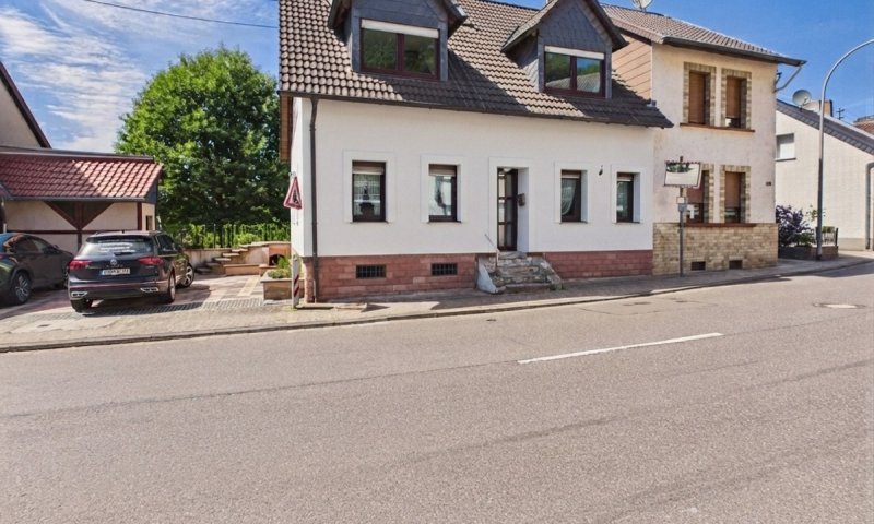 Zweifamilienhaus als Doppelhaushälfte in Saarbrücken-Güdingen  zu verkaufen.