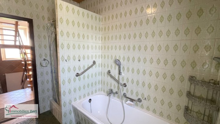 SOFORT VERFÜGBAR: 4 SCHLAFZIMMER / KELLER / GARTEN / GARAGE