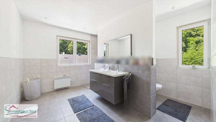 GRENZE LUXEMBURG:

MODERNES UND GROßZÜGIGES ZUHAUSE MIT EINLIEGERWOHNUNG UND DOPPELGARAGE!