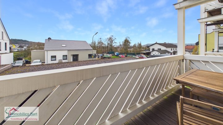 SOFORT VERFÜGBAR: GEPFLEGTE 3ZKB WOHNUNG MIT CARPORT IN PERL-BESCH!