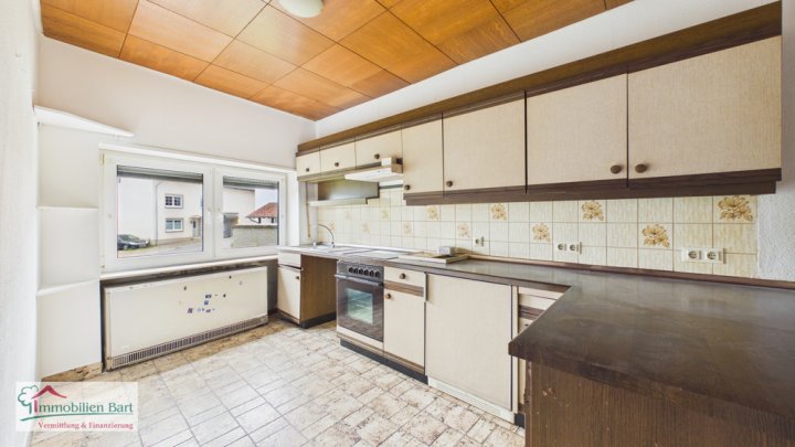 GRENZE LUXEMBURG: WOHNHAUS MIT GARAGE IN PERL-BORG!