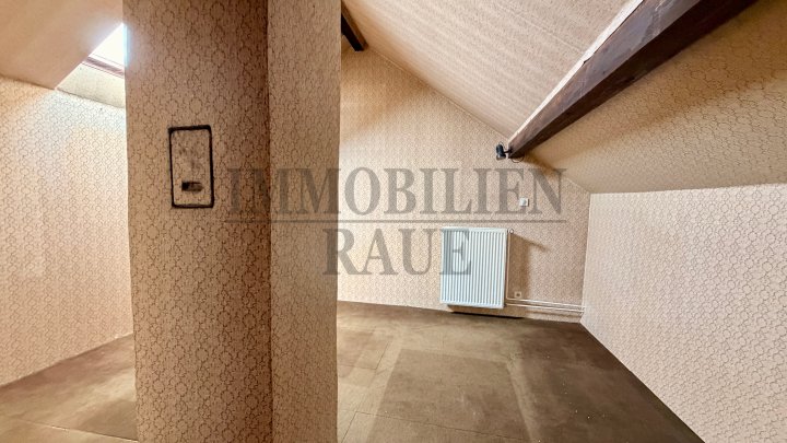 FAMILIENGLÜCK MIT VIEL PLATZ, GROSSER SCHEUNE UND WEITLÄUFIGEM GARTEN IN HASSEL - SOFORT FREI
