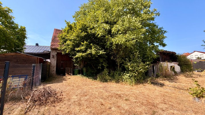 FAMILIENGLÜCK MIT VIEL PLATZ, GROSSER SCHEUNE UND WEITLÄUFIGEM GARTEN IN HASSEL - SOFORT FREI