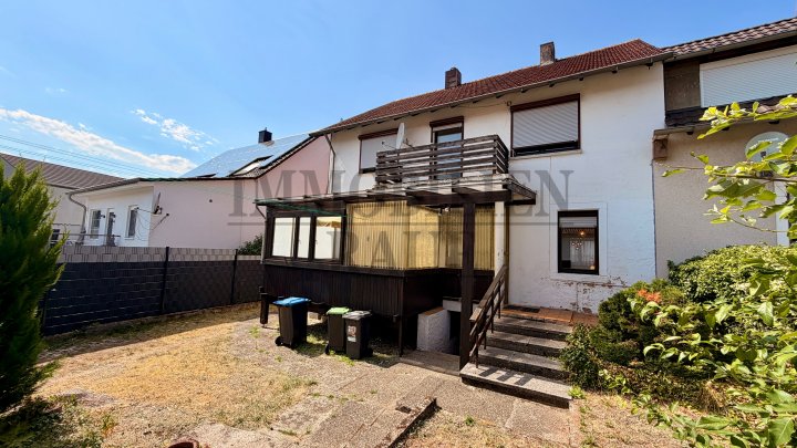 FAMILIENGLÜCK MIT VIEL PLATZ, GROSSER SCHEUNE UND WEITLÄUFIGEM GARTEN IN HASSEL - SOFORT FREI